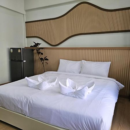 Lub Nai Hostel Patong Exterior photo