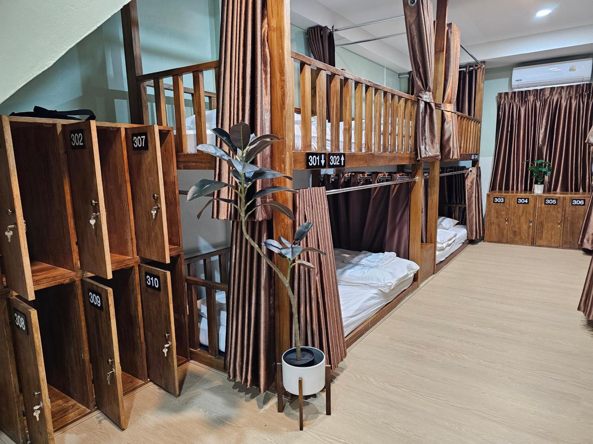 Lub Nai Hostel Patong Room photo